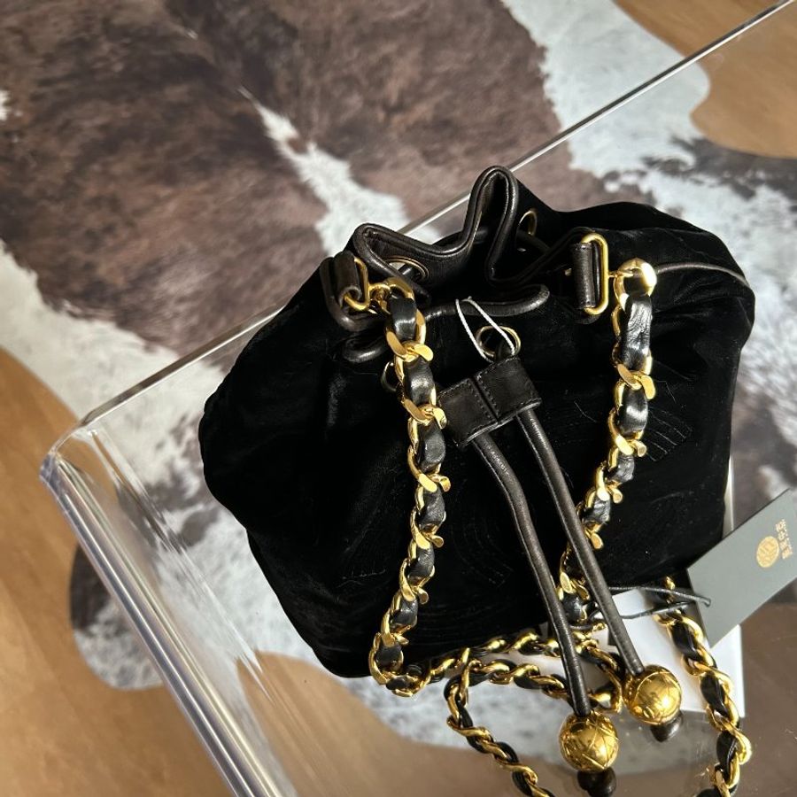 Chanel香奈兒黑金絲絨金球水桶鏈條包-5
