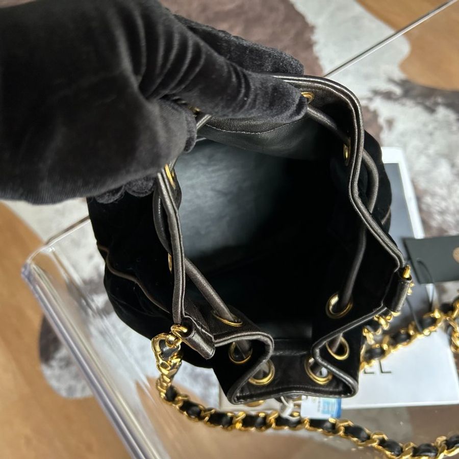 Chanel香奈兒黑金絲絨金球水桶鏈條包-7