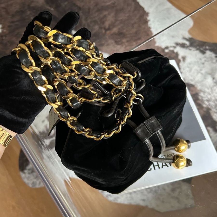 Chanel香奈兒黑金絲絨金球水桶鏈條包-8