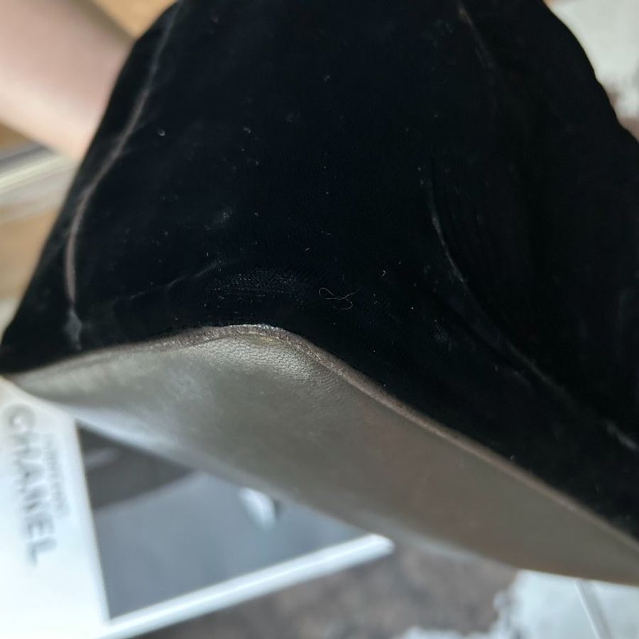 Chanel香奈兒黑金絲絨金球水桶鏈條包-9