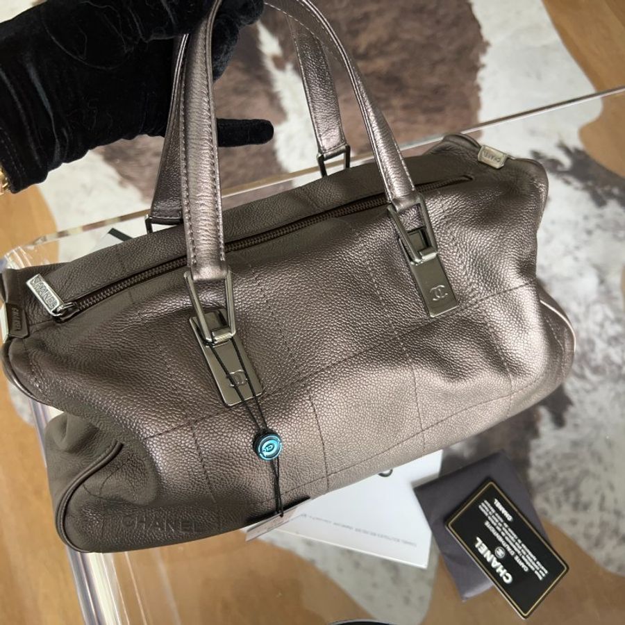 Chanel香奈兒冰格波士頓枕頭包帶卡-6