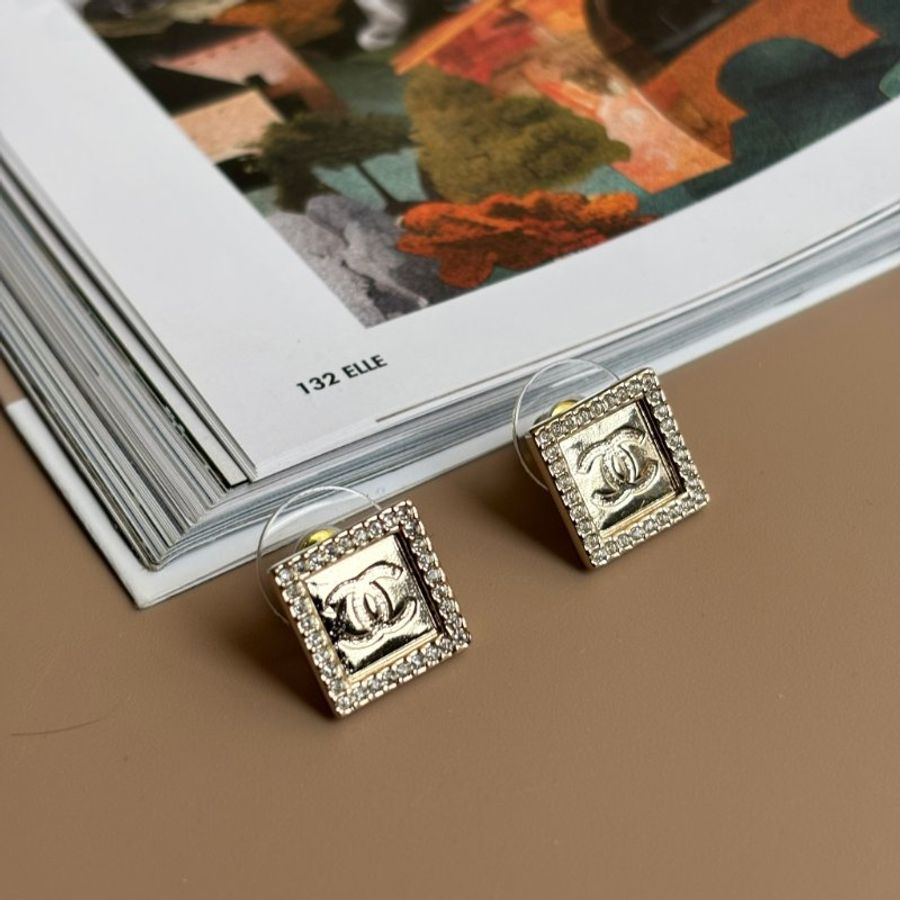 ::CHANEL:: 淡金方糖復古鑲鑽耳環-0
