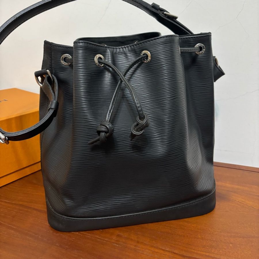 LV 黑色 Epi Noe 水桶 M59212-1