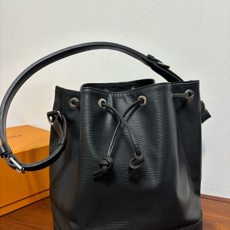 LV 黑色 Epi Noe 水桶 M59212-5