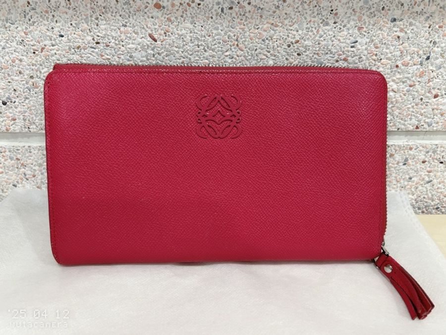 LOEWE桃紅色大長夾-0