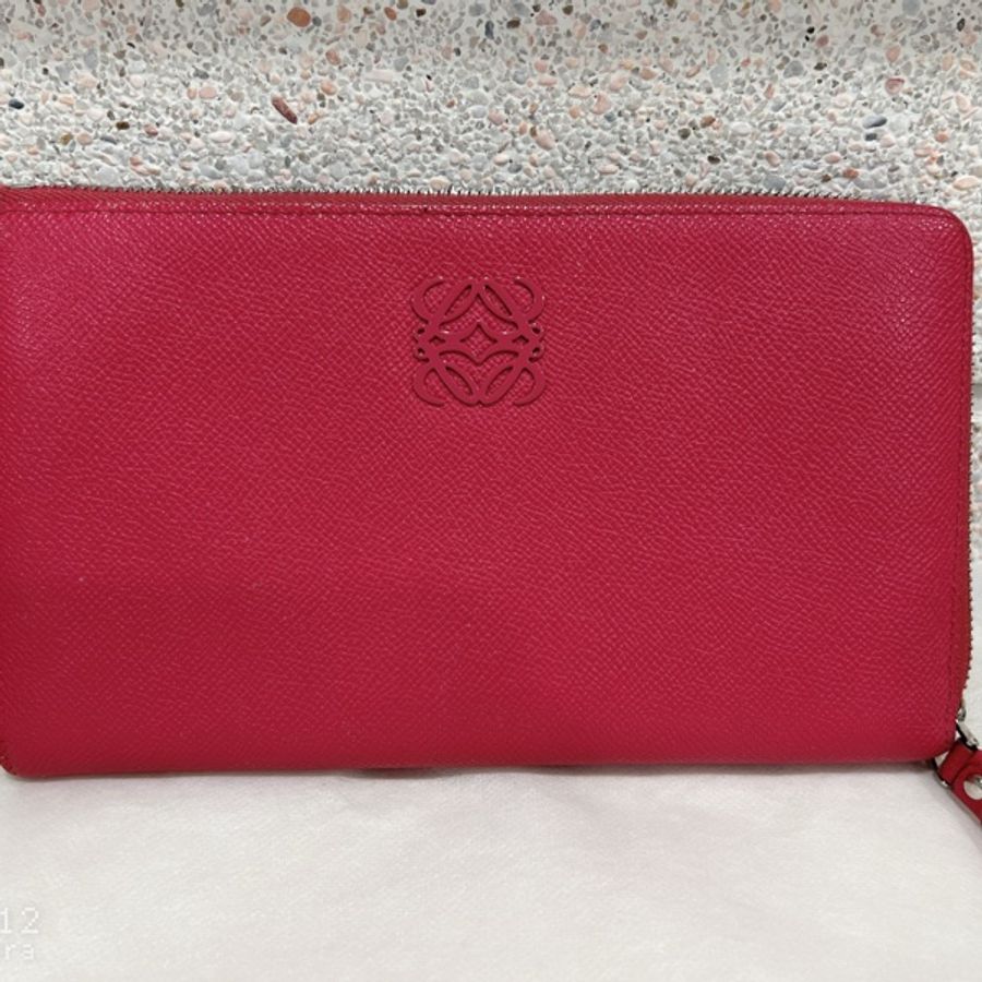 LOEWE桃紅色大長夾-5