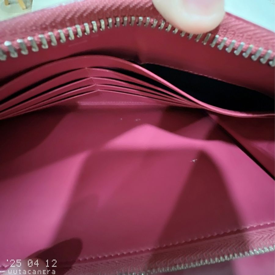 LOEWE桃紅色大長夾-15
