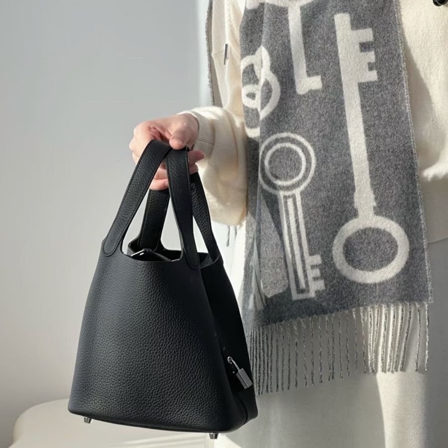 已售出 Hermes Picotin 18黑銀tc皮 w刻 帶膜🈶台灣24年專櫃購證 近新離櫃未使用-5