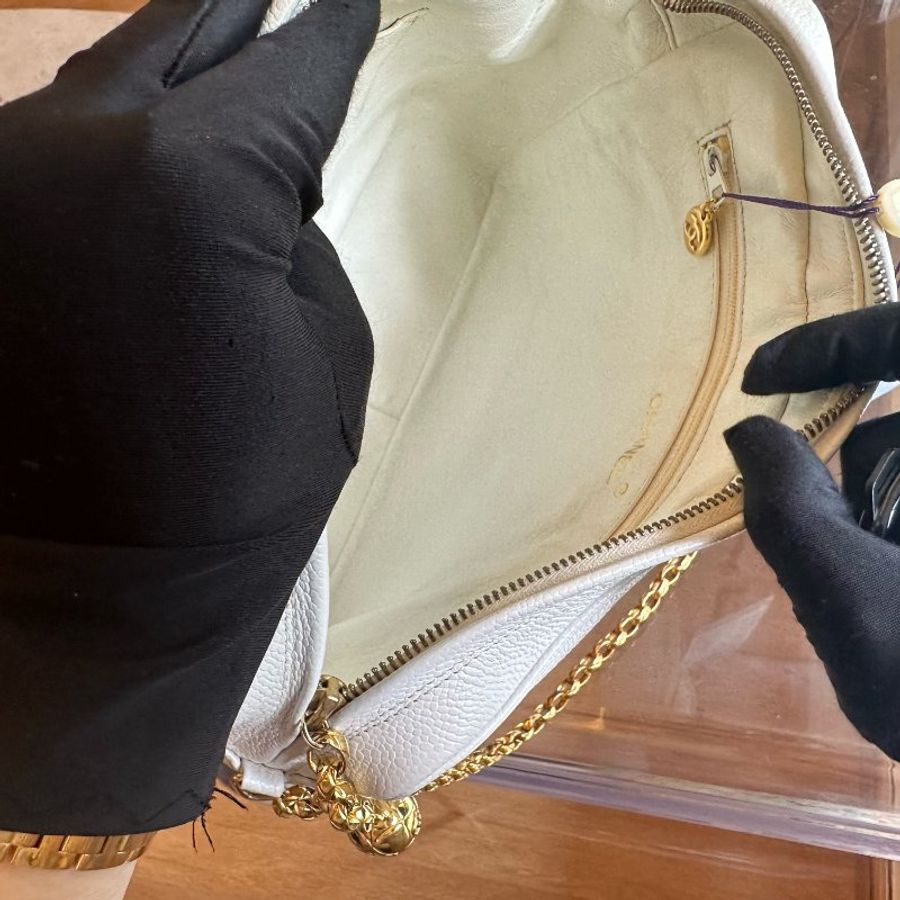 Chanel香奈兒魚子醬金球雕花鏈條相機包-7