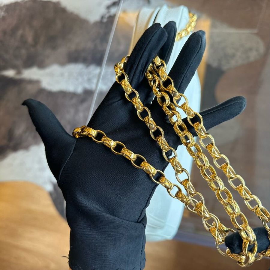 Chanel香奈兒魚子醬金球雕花鏈條相機包-14