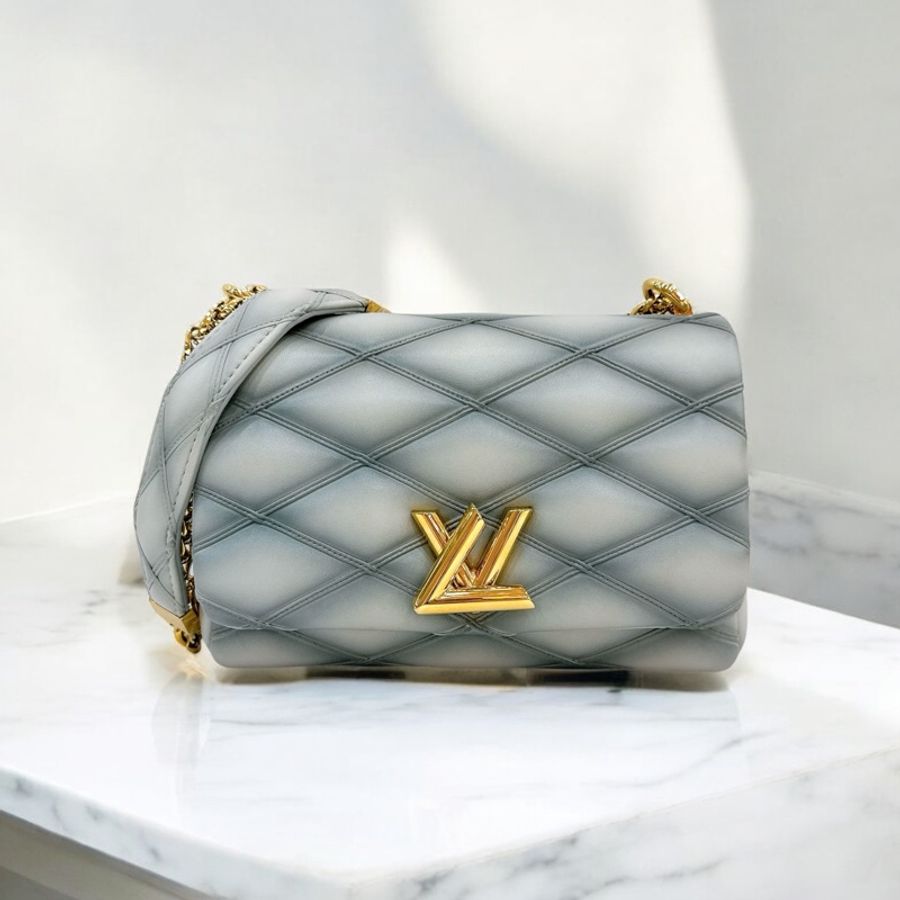 莉亞精品♡LV M24186 GO-14 旋轉磁吸口蓋包 九新-0