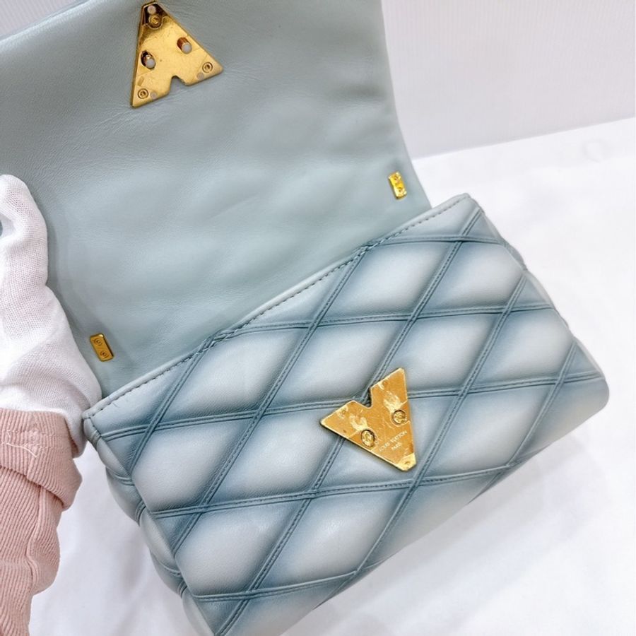 莉亞精品♡LV M24186 GO-14 旋轉磁吸口蓋包 九新-12