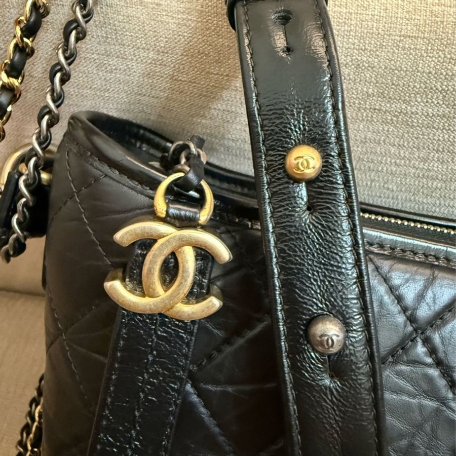 Chanel Gabrielle Hobo黑色流浪包新中小號-13
