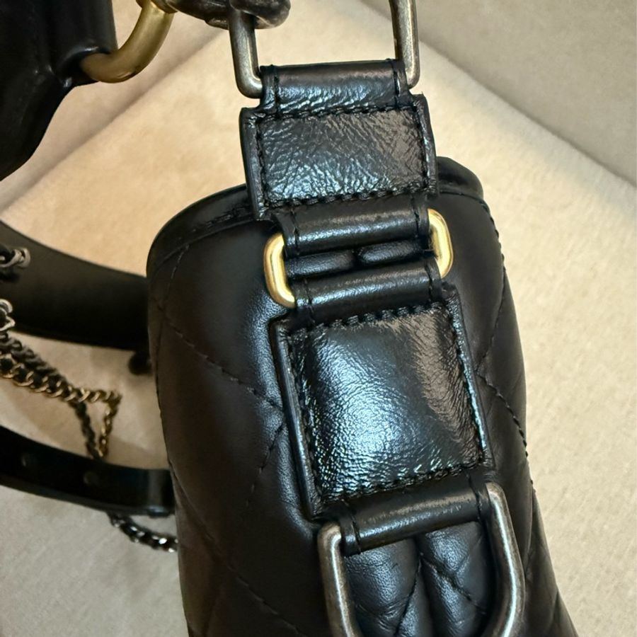 Chanel Gabrielle Hobo黑色流浪包新中小號-16