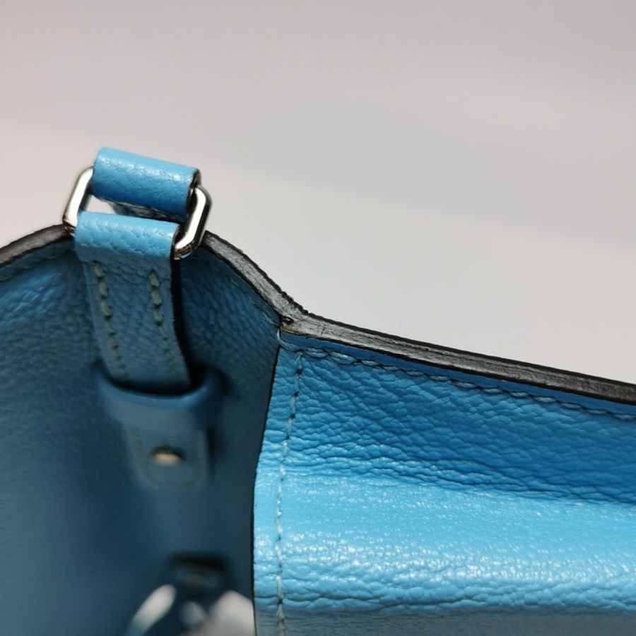 Hermès Cinhetic 18 糖果藍斜背包|不對稱H扣設計-11