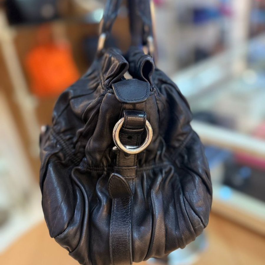 【舊愛新歡】PRADA 黑色羊皮皺褶包-2