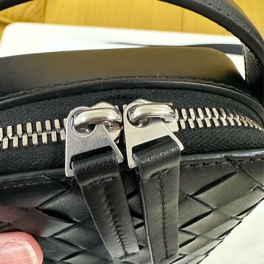 Bottega Veneta Getaway Phone Pouch黑色直立手機包（相機包）斜背/肩背包-21