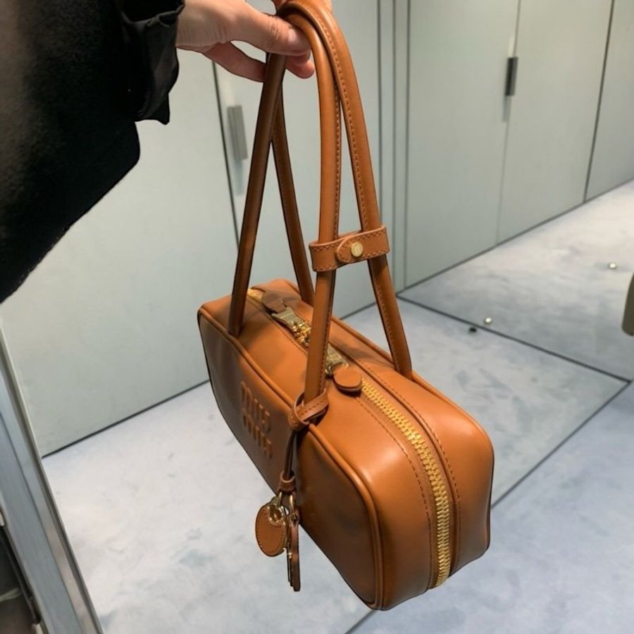 🛫早秋當季新品🛬Miu Miu 5BB173 小牛皮 Beau 保齡球包 干邑棕色-4