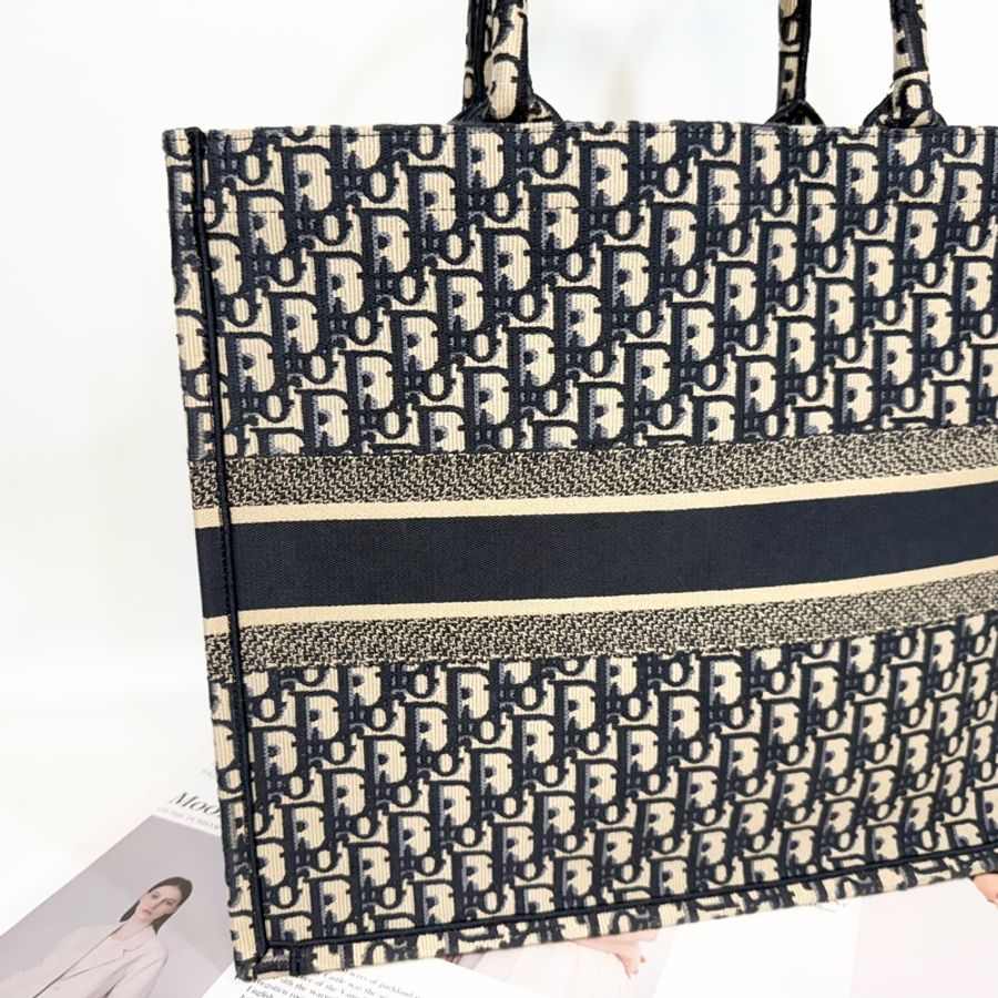 DIOR藍老花LOGO刺繡帆布大號Book Tote包-10