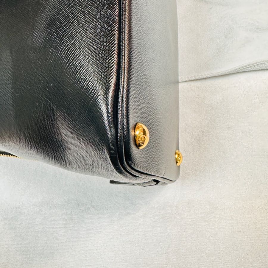 PRADA 黑色防刮牛皮金釦貝殼包 專櫃165000$-8