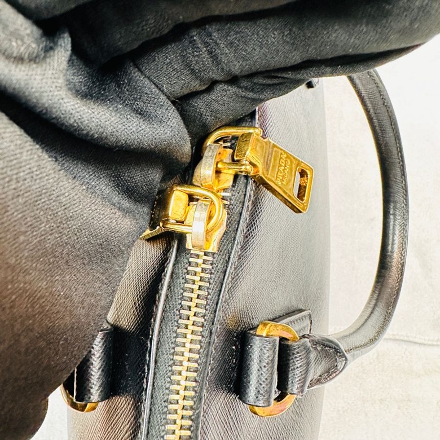 PRADA 黑色防刮牛皮金釦貝殼包 專櫃165000$-10