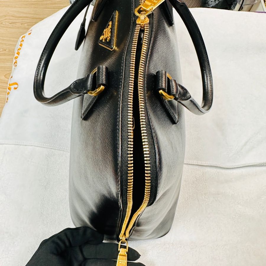 PRADA 黑色防刮牛皮金釦貝殼包 專櫃165000$-11