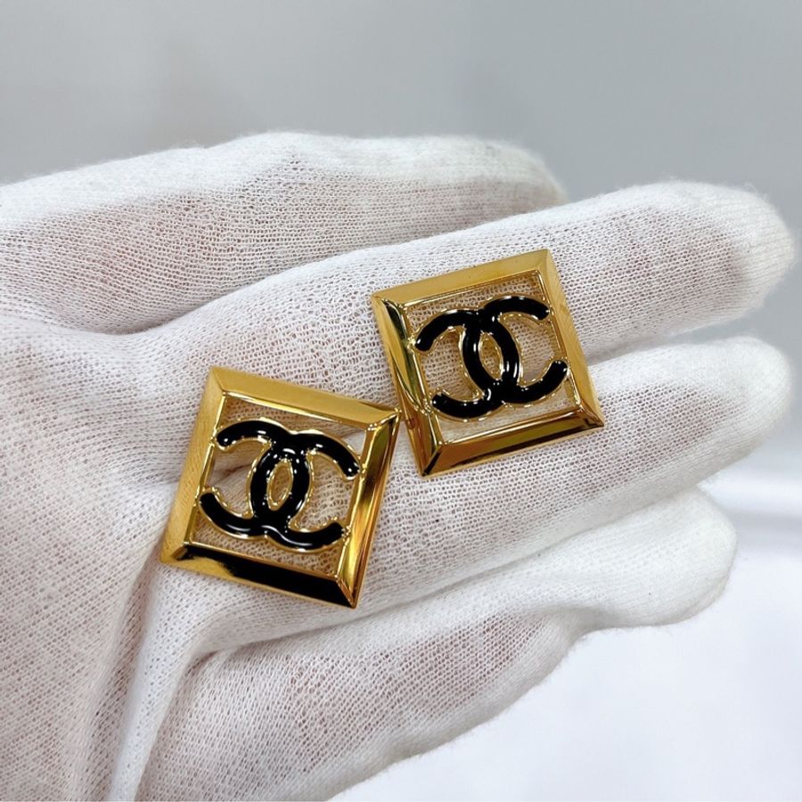 莉亞精品♡Chanel 鏤空方塊雙C耳針 閒置品-3
