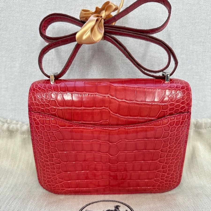 爱马仕Hermès Constance Mini 18银扣亮面鳄鱼皮框Q刻-1