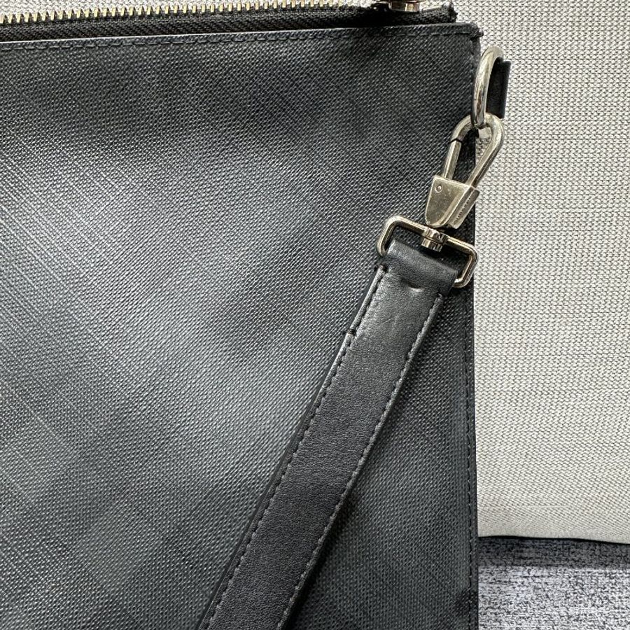 Burberry London 銀鍊條手拿包-7