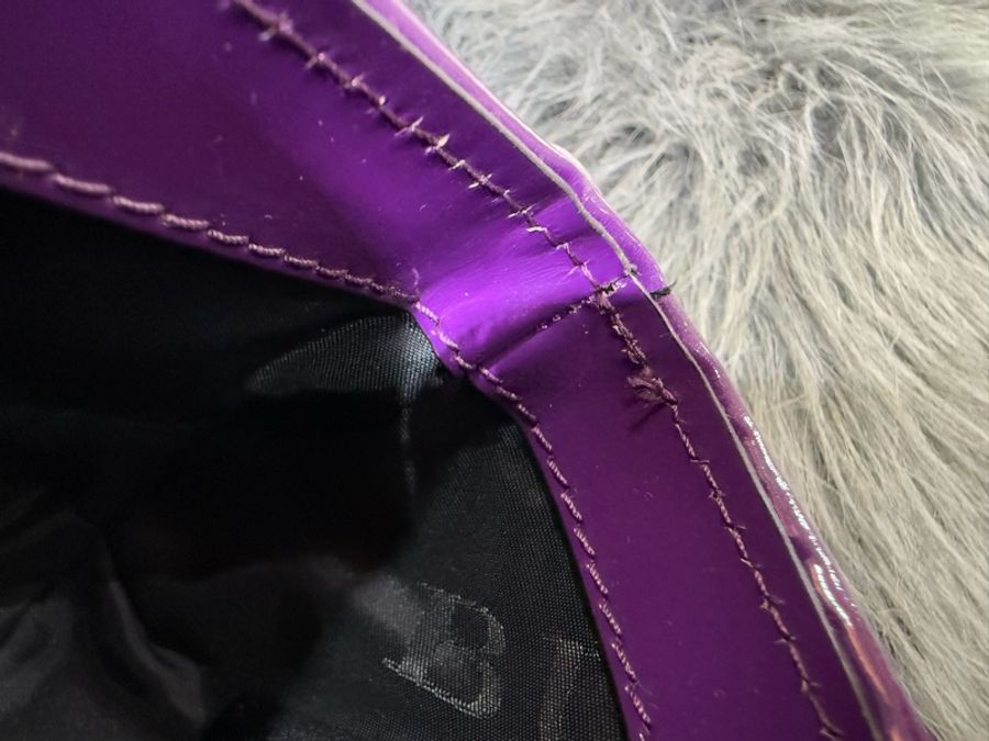 BURBERRY 葡萄 紫 漆皮 掀蓋 肩背包 斜背包 兩用包 手拿包 夜店包 晚宴包 臘腸包 淑女包 貝殼包-25