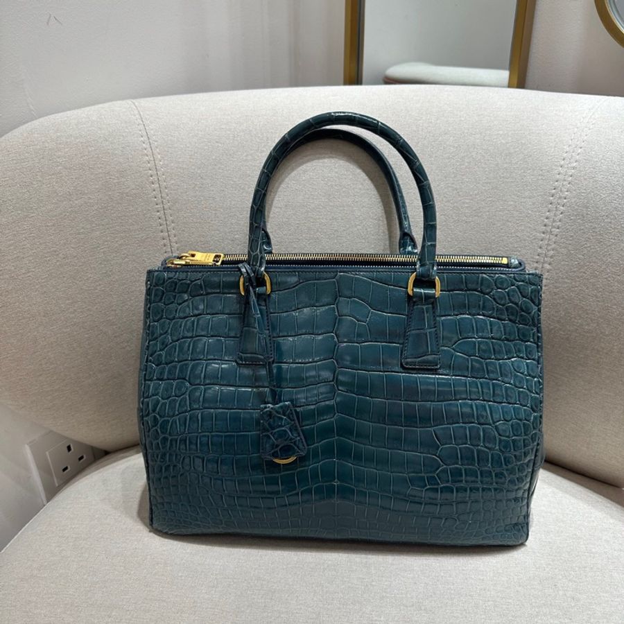 Prada-0