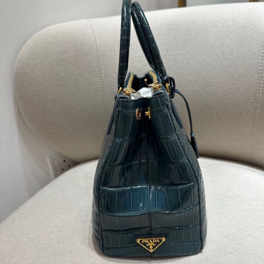 Prada-1