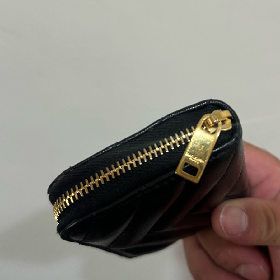 YSL 黑山型紋金LOGOㄇ拉零錢包-16