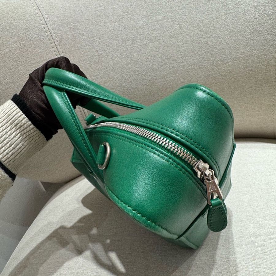 Balenciaga綠色三角形袋-14