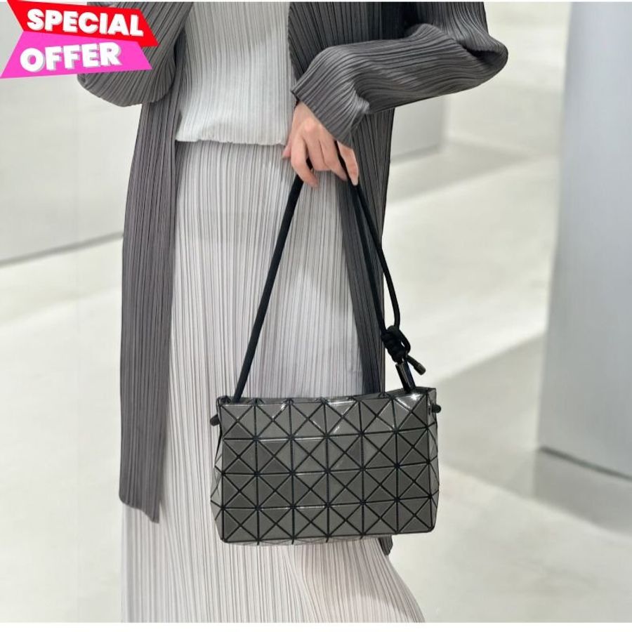 🎁母親節特價🎁Bao Bao Issey Miyake Loop Metallic 銀灰色金屬光感豆腐斜背包-0
