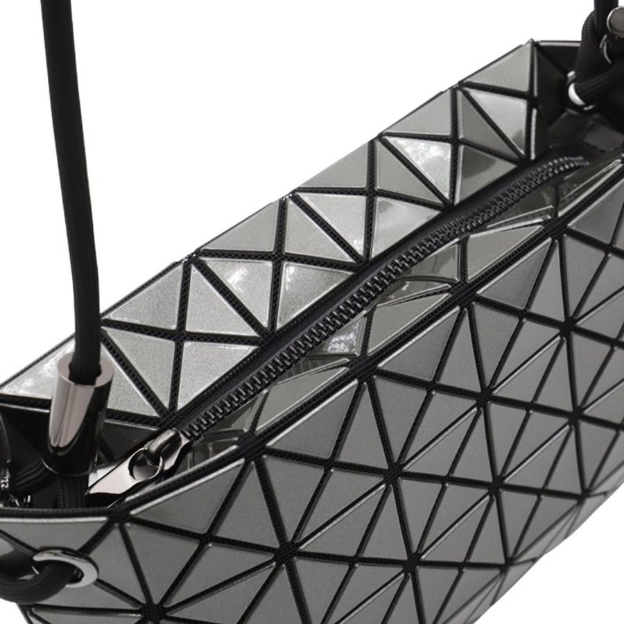 🎁母親節特價🎁Bao Bao Issey Miyake Loop Metallic 銀灰色金屬光感豆腐斜背包-8