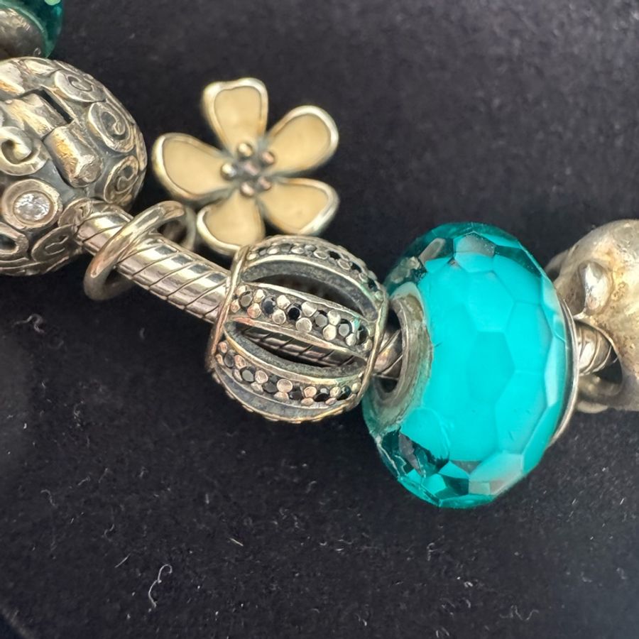 pandora 經典手環 8顆珠珠 專櫃購買手環約18公分 pm左右 二手商品-2