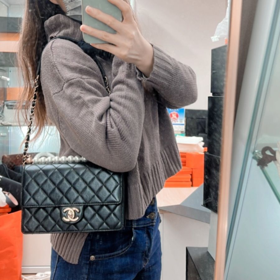 Chanel pearl flap 黑金珍珠翻蓋鏈條包-12