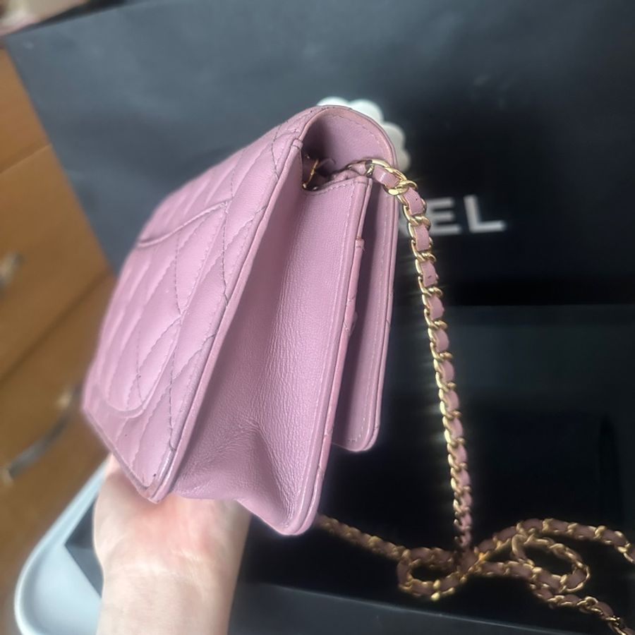 Chanel經典菱格紋woc鏈條包藕粉紫色金釦-15