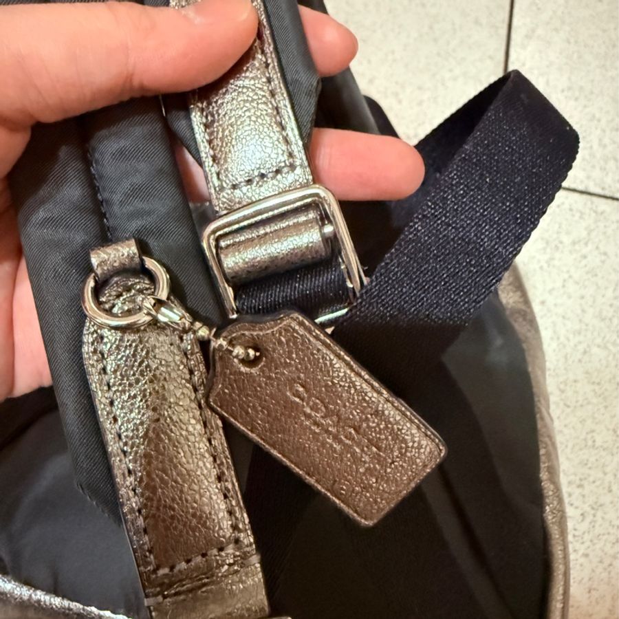 COACH 後背包金屬色-8
