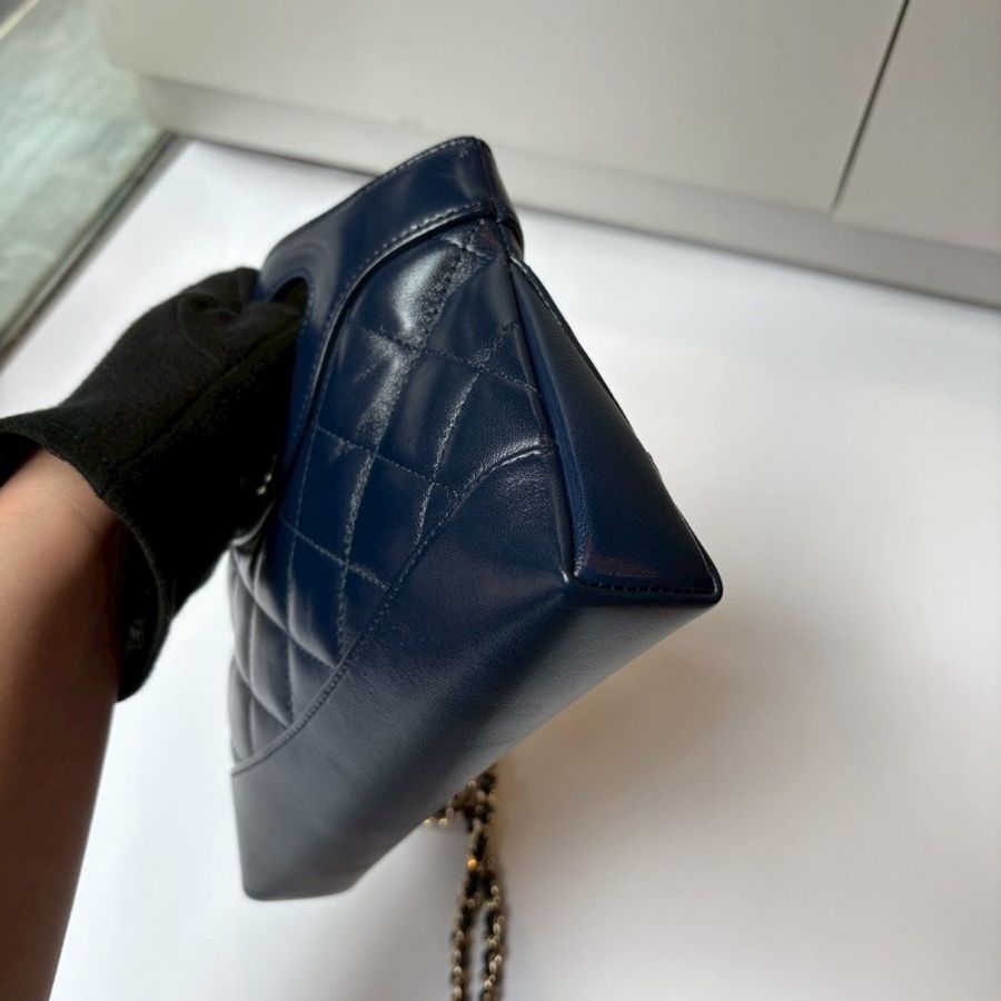 Chanel 淡金鍊藍皮迷你 31 包-7