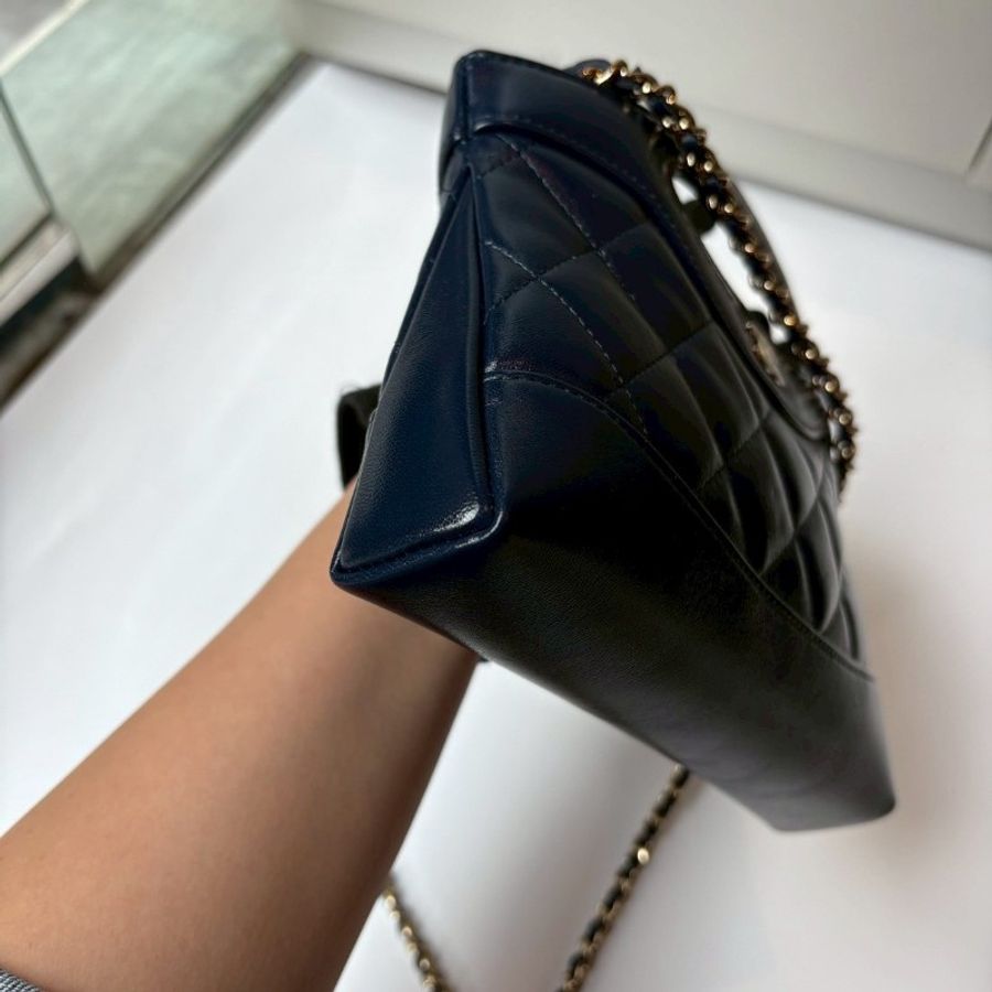 Chanel 淡金鍊藍皮迷你 31 包-9
