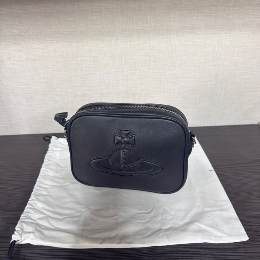 💎Vivienne Westwood Anna 滑面皮革星球浮雕𝕃𝕆𝔾𝕠-0