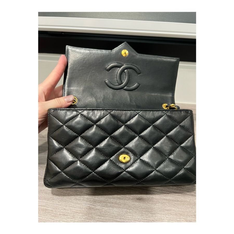 Chanel古董黑色大Logo信封包羊皮-1