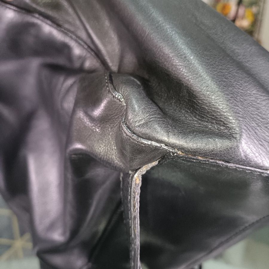 CELINE 黑色牛皮小背包-11