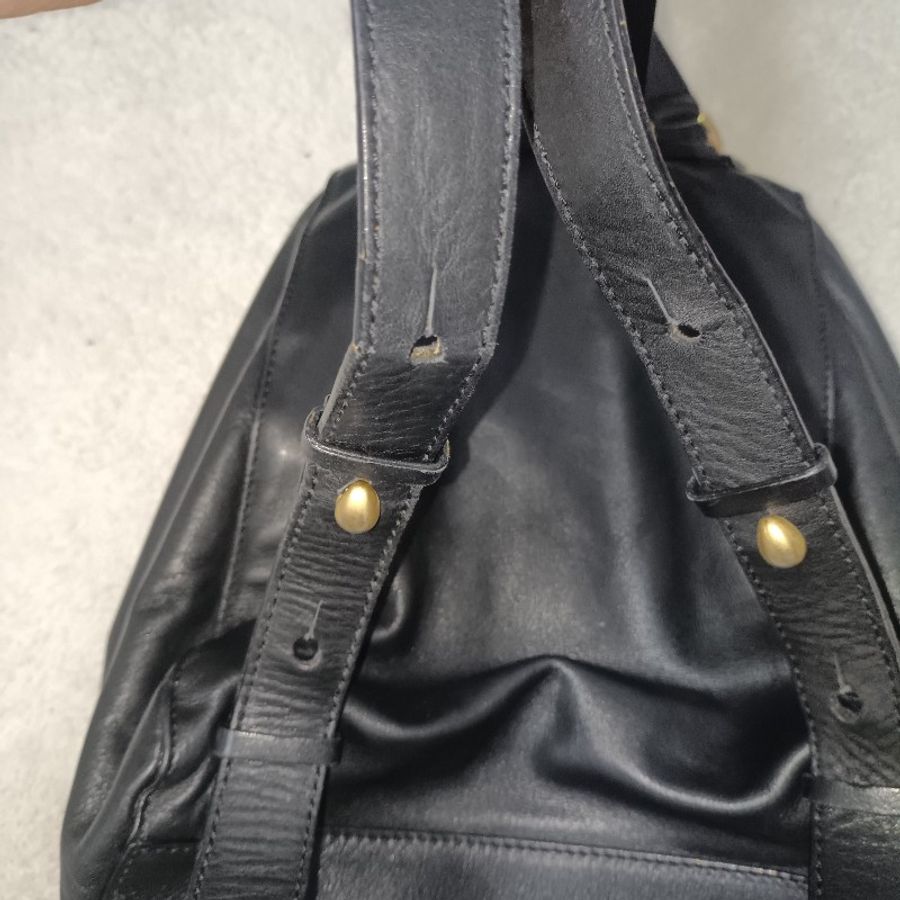 CELINE 黑色牛皮小背包-25
