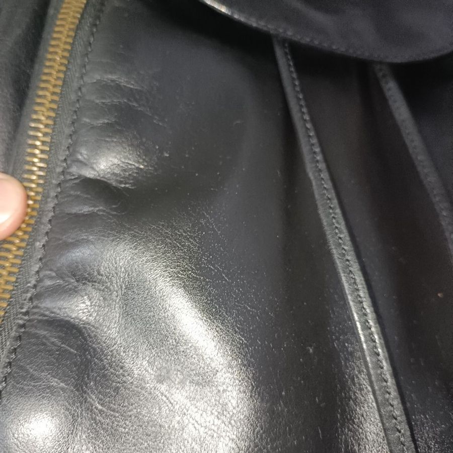 CELINE 黑色牛皮小背包-32