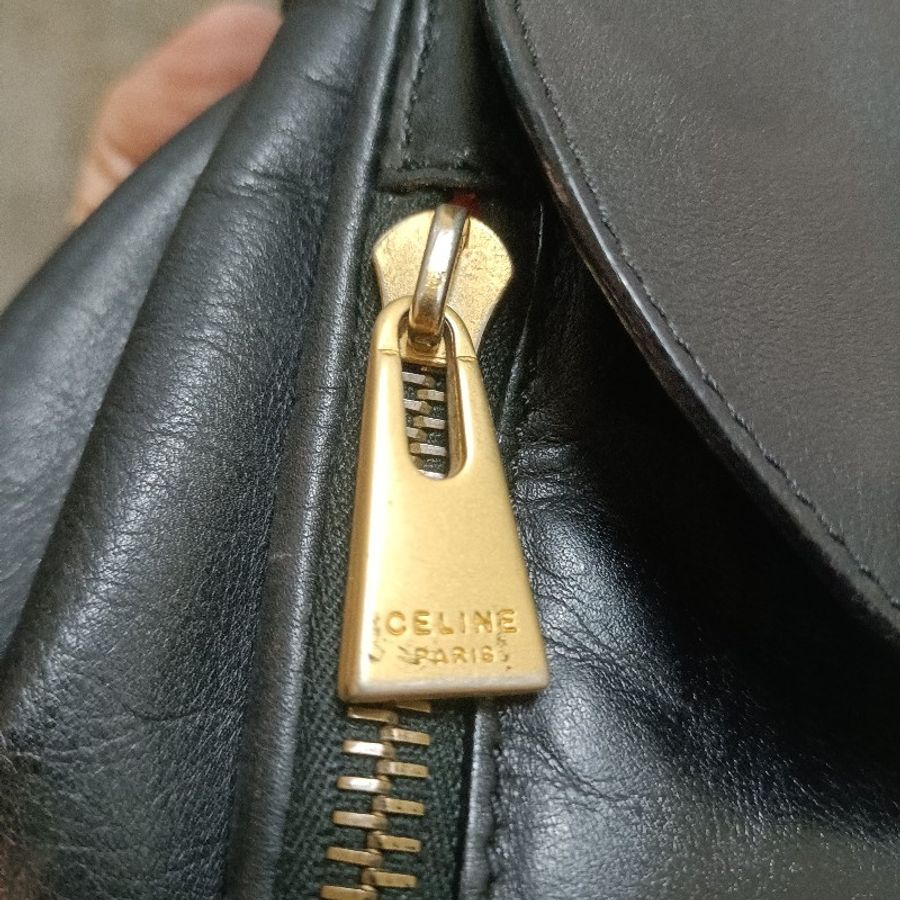 CELINE 黑色牛皮小背包-37