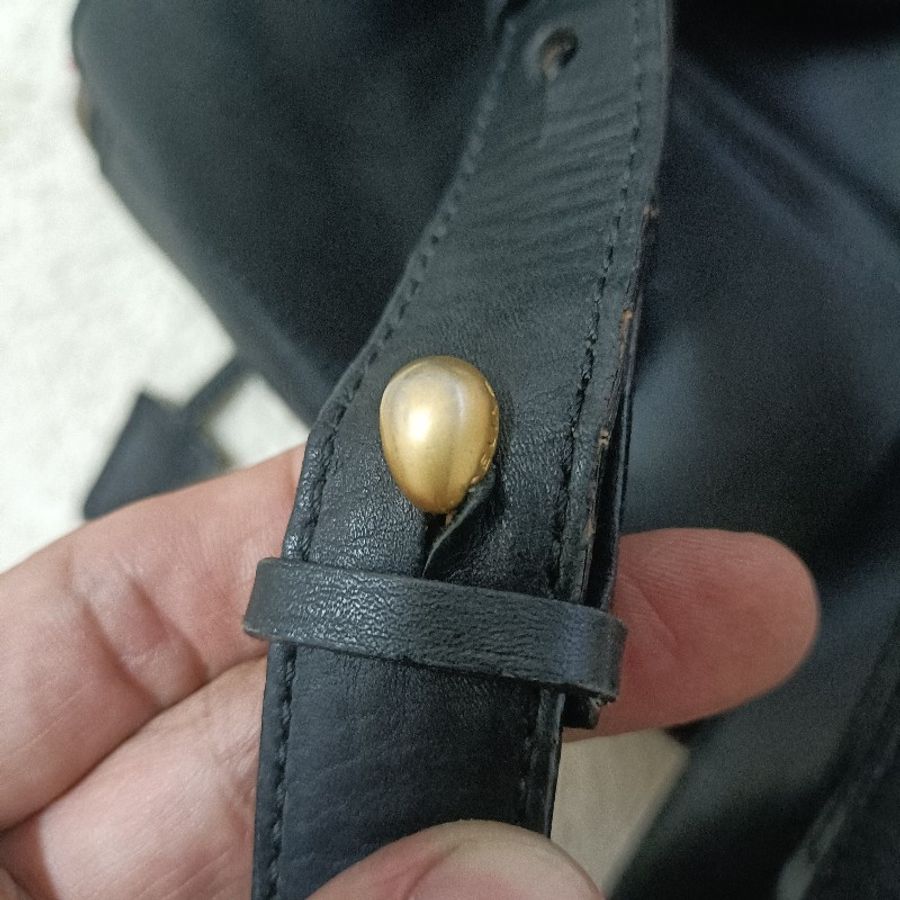 CELINE 黑色牛皮小背包-38