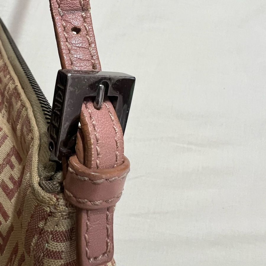 Fendi 粉色logo腋下包-2